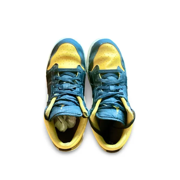 Air Jordan 1 Low SE Big Girls' Shoes - Image 8