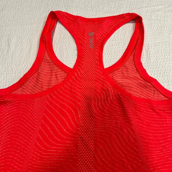Lululemon red seawheeze 2020 swiftly tech tank size 10 women - Image 2