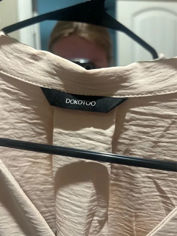 Tan button up blouse from a boutique - Image 3