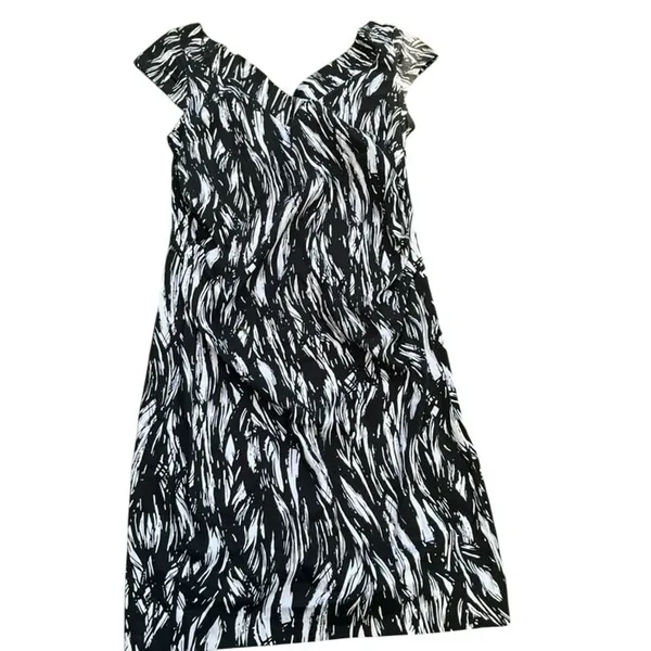New York & Company Black‎ White Abstract Print V-Neck Cap Sleeve Sheath Dress 12 - Image 3