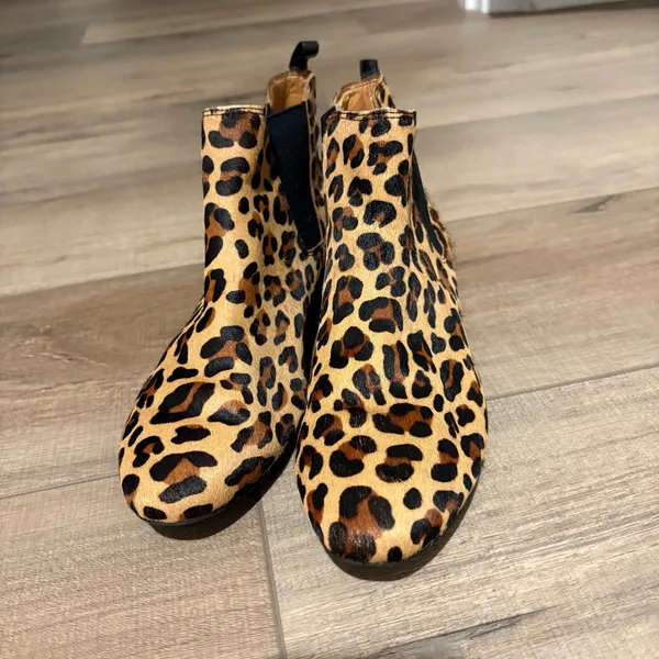 J Crew Calf Hair Leopard Print Chelsea‎ Ankle Boots size 6 - Image 2