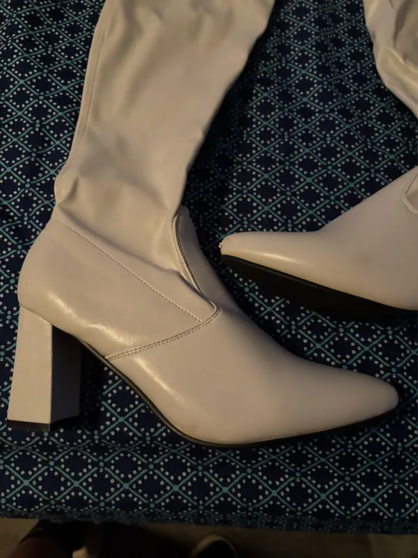 Size 11 white knee high chunky heel boots - Image 2