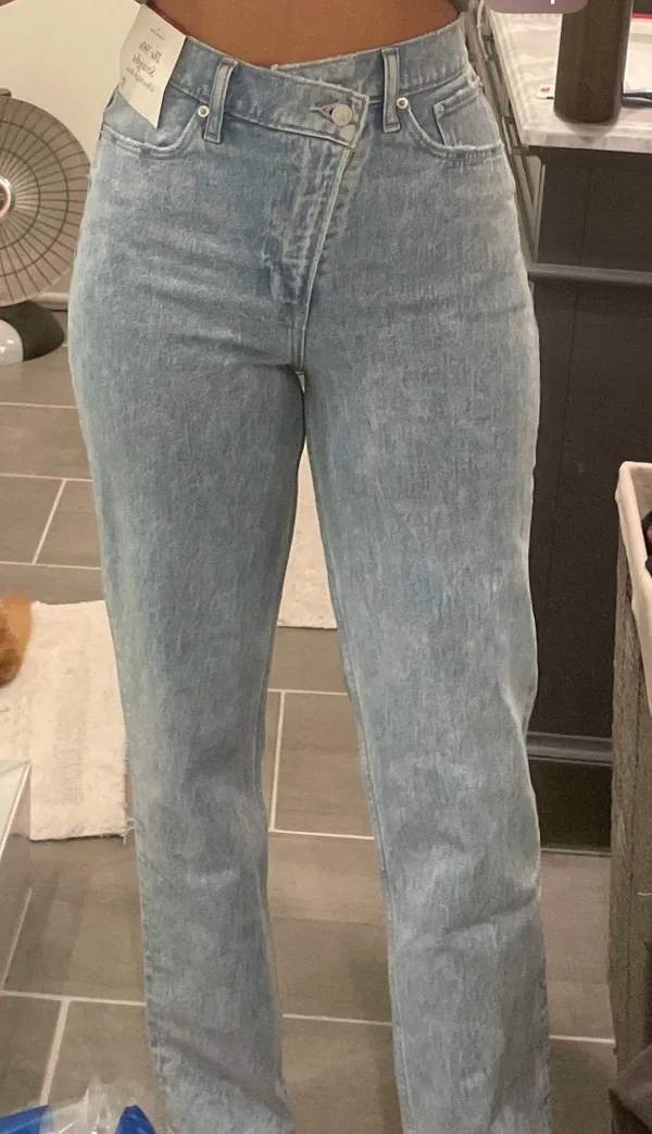 Abercrombie Curve Love 90s Ultra High Rise Straight Jean - Image 4