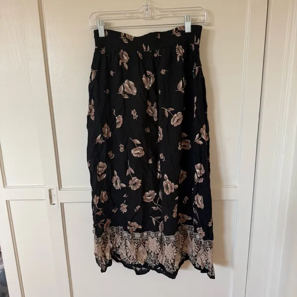 Sag Harbor Black and Tan Floral Maxi Skirt - Image 5
