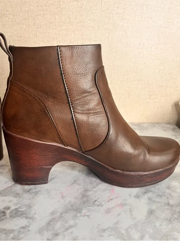 b.o.c. Brown Leather Ankle Booties with Side Zip and Wooden Heel - Image 8