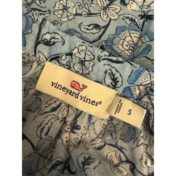 Vineyard Vines Floral Beachy Popover Blue and White Top Size Small - Image 6