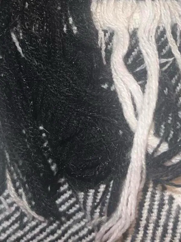 Black & white plaid scarf. - Image 5