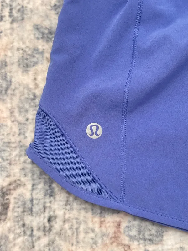 Lululemon Shorts Hotty Hot 4" Low-Rise - Image 4