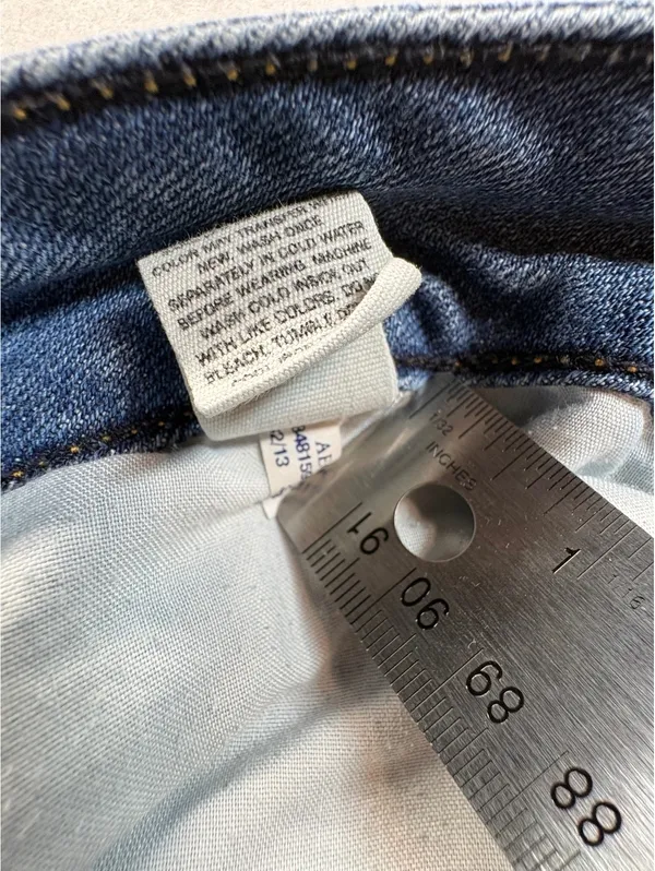American Eagle Women’s Size 8 Distressed Denim Cutoff Shorts Stretch Low Rise - Image 6