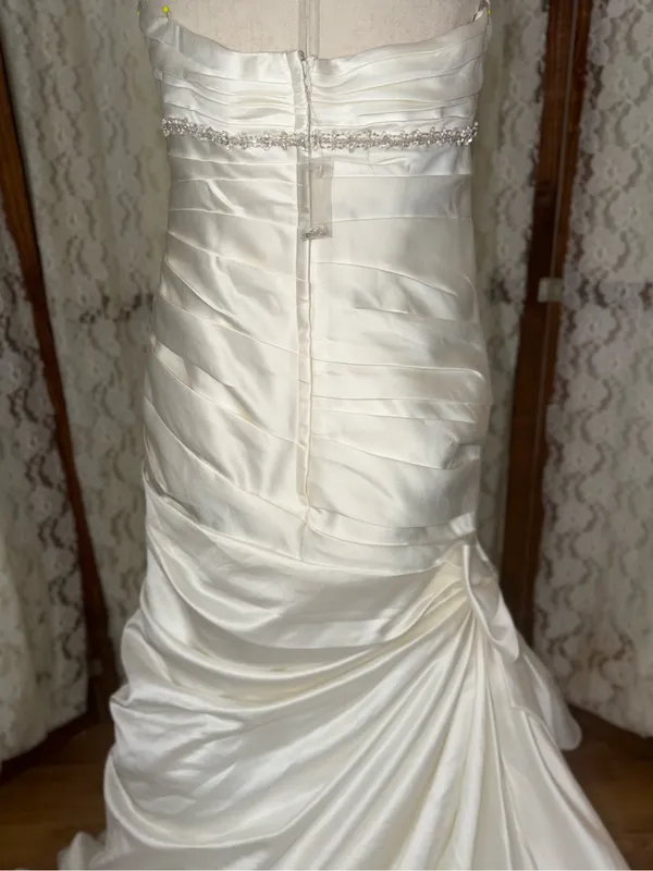 Gorgeous New David’s Bridal Strapless Ruched Satin Wedding Gown - Image 8