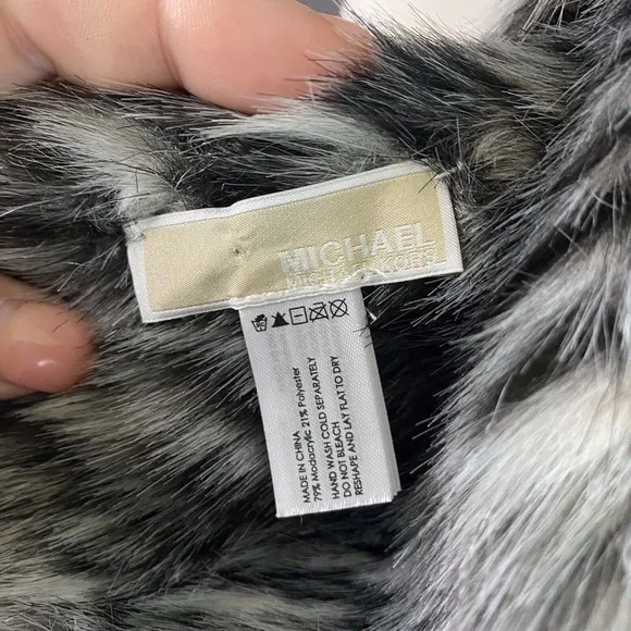 Michael Kors Faux Fur Scarf Animal Print‎ Balck - Image 3