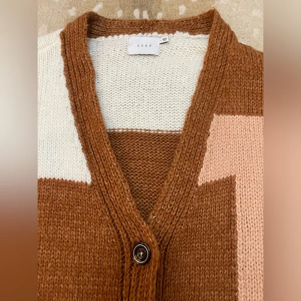 Lush Clothing cream red camel Colorblock v-neck sweater women’s size large - Image 5