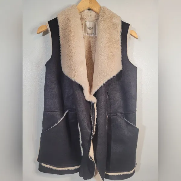 Women's black and cream vest with sheepskin lining. Zara brand. Size S. - Image 7