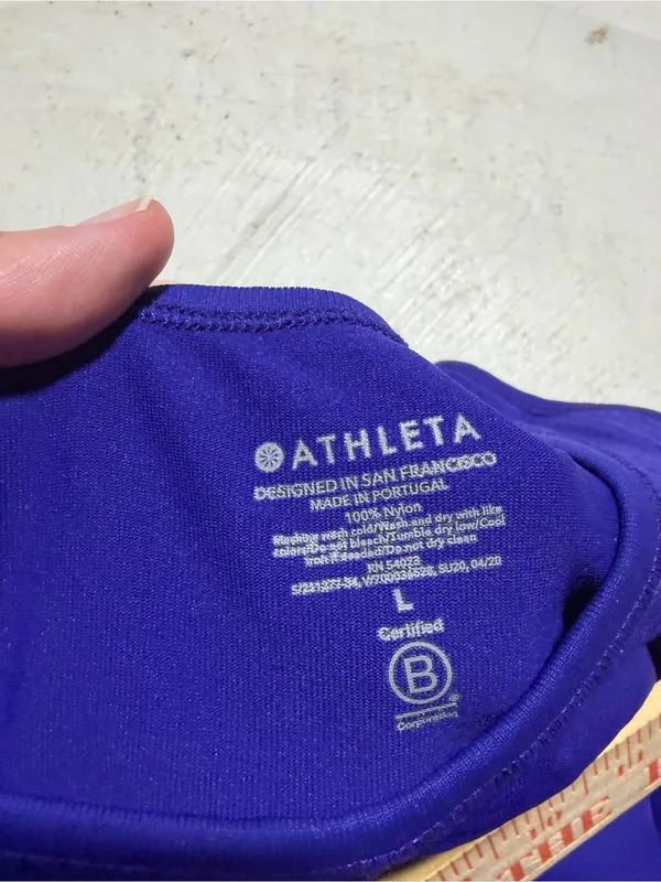 Athleta Women’s Sleeveless workout Tank Top large - Image 8
