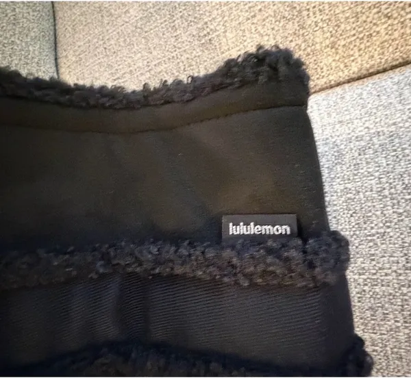 Lululemon Boxy Tote Bag 10L Faux Shearling Trims black sold out online NWT - Image 8