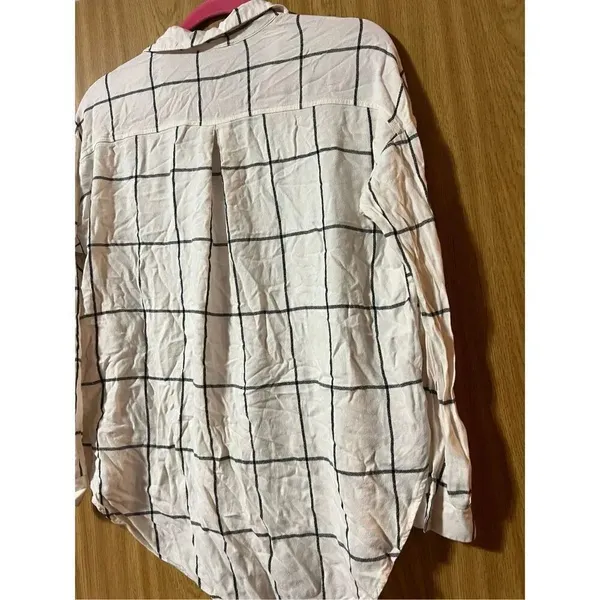 Lush White Plaid Woman’s Long Sleeve V-Neck Top Size Medium - Image 9