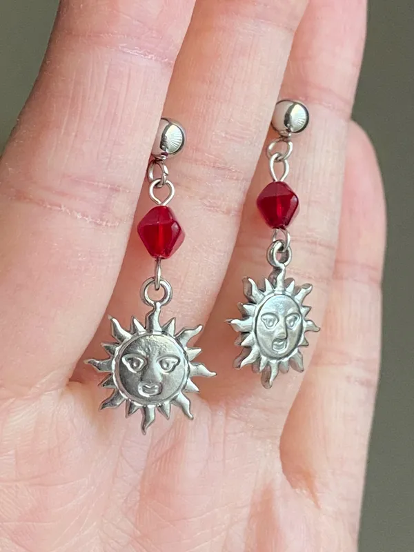Handmade stainless steel sun face & Czech glass beads boho retro vintage style dangle earrings☀️ - Image 3