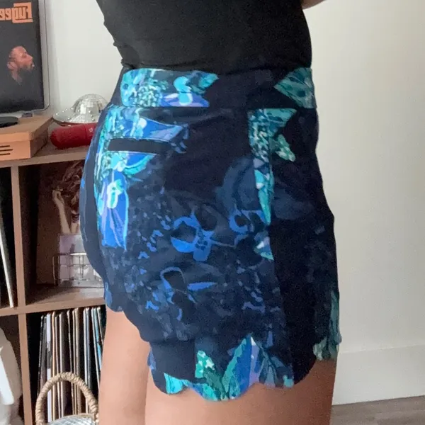 Attyre New York Blue Floral Scalloped Hem Shorts Navy Teal Purple Size 2 6H49575 - Image 2