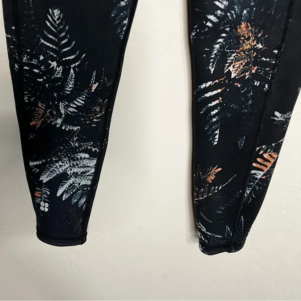 Sweaty Betty Tripical Patterned Reversible‎ to Black Leggings - Image 6
