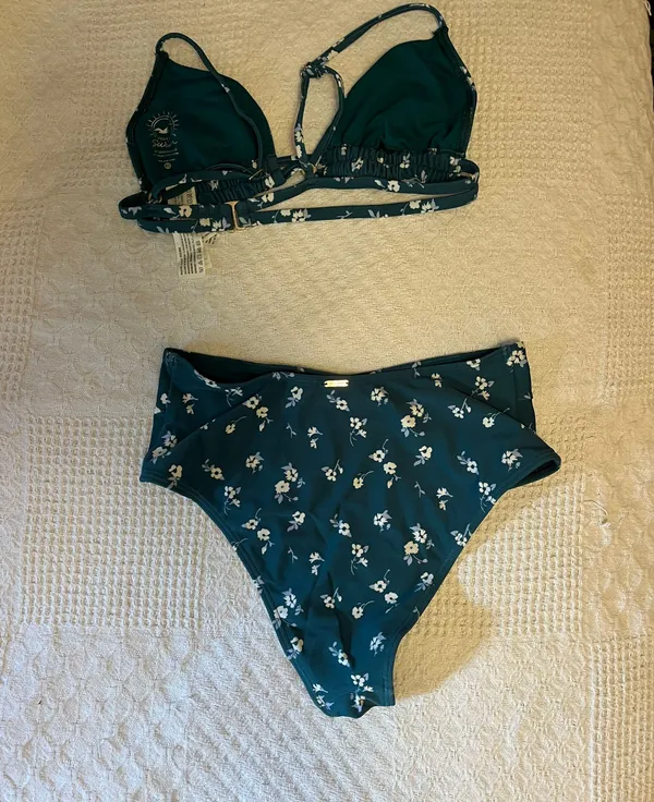 Hollister - Image 2
