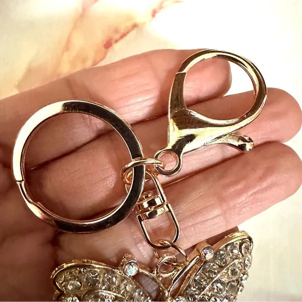 Gold tone butterfly rhinestone hang tag/keychain - Image 6