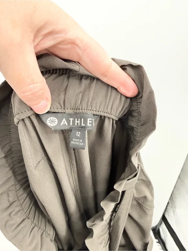 Athleta Women's Skyline Paper‎ Bag Waist Pants Size 12 Taupe - Image 4