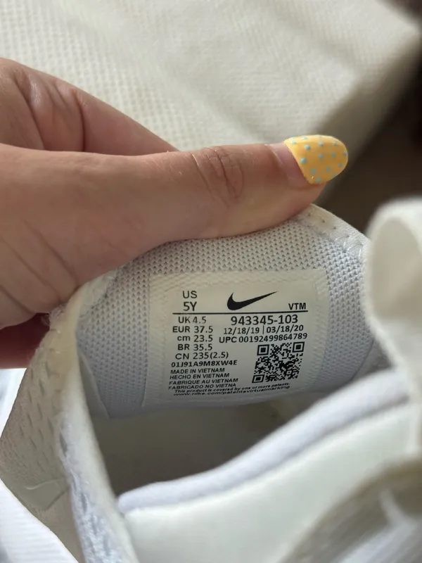 Nike Air Max 270 Shoes - Image 2