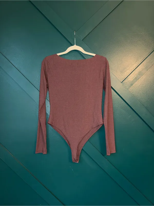 Meshki Women’s Ribbed Mauve Long Sleeve Square Neck Bodysuit Stretch Basic Top - Image 3