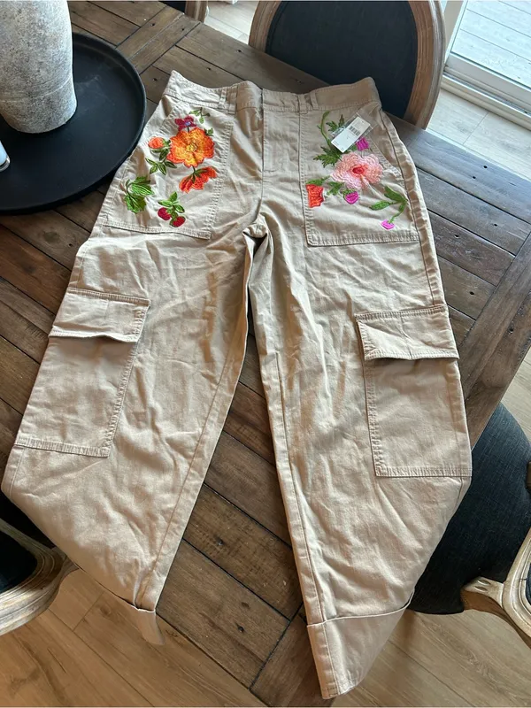 NWT Anthropologie Embroidered Floral Cargo Pants Tan M - Image 5