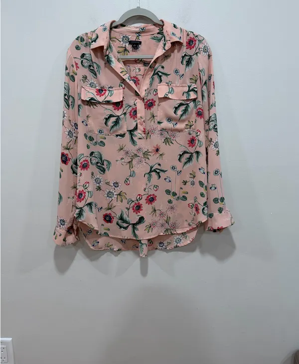 Ann Taylor Pink Floral Blouse Button Front Career Top  Size Medium - Image 2