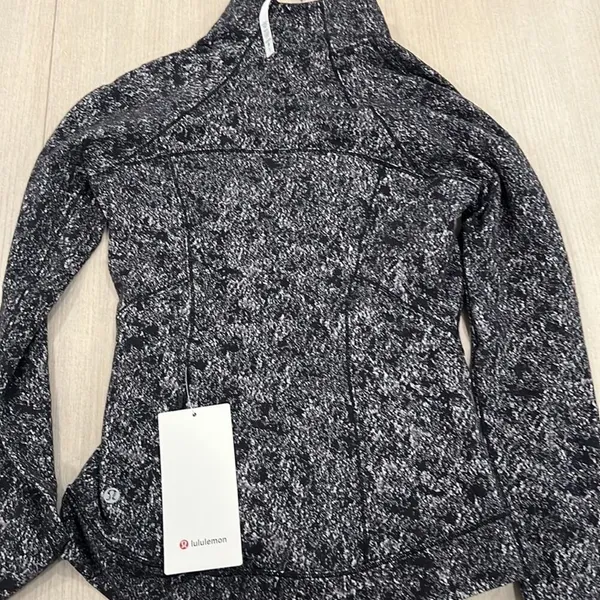 Lululemon outrun the elements - Image 3