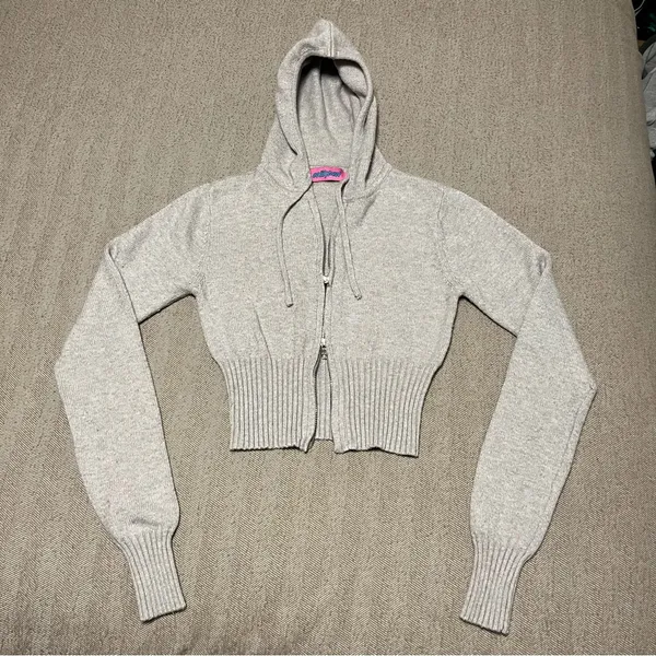 Edikted desiree knitted hooded cardigan, cropped in Gray Melange - Image 8