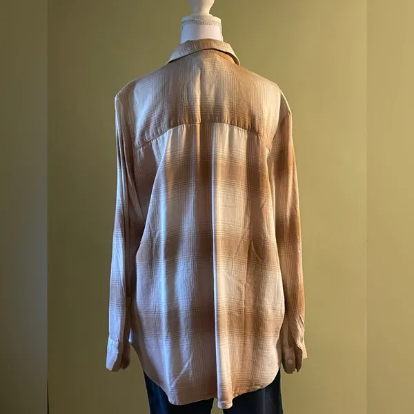 GAP Super Soft Boyfriend Plaid Shirt - Image 3
