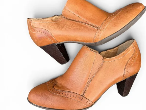 Nurture Haddie Brown Leather Shootie Booties Wingtip Heels‎ Size 7M - Image 8