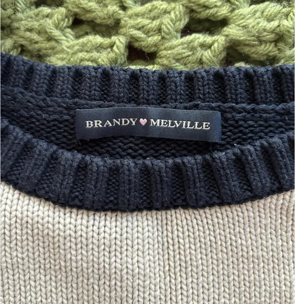 Brandy Melville Sweater - Image 3