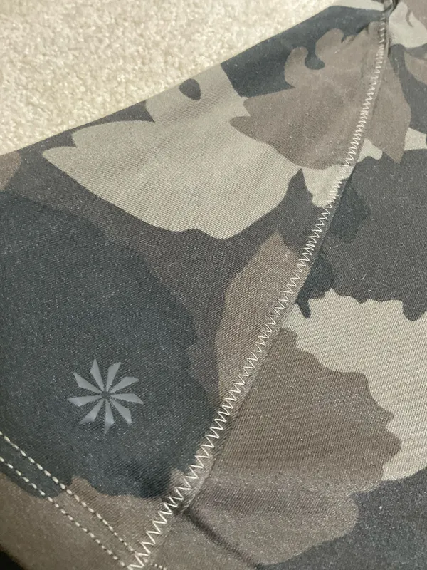 Athleta Tank Top Racerback Small camo - Image 3