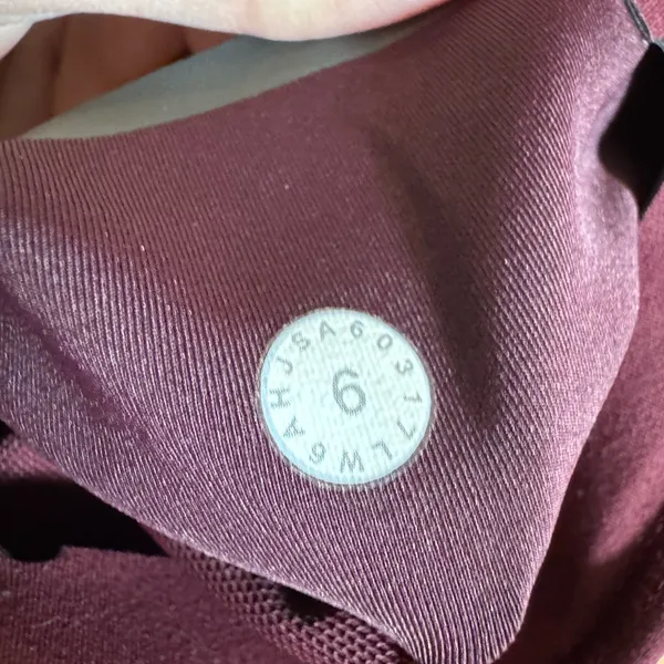 Lululemon In Movement Crop *Everlux 19"‎ size 6 - Image 3