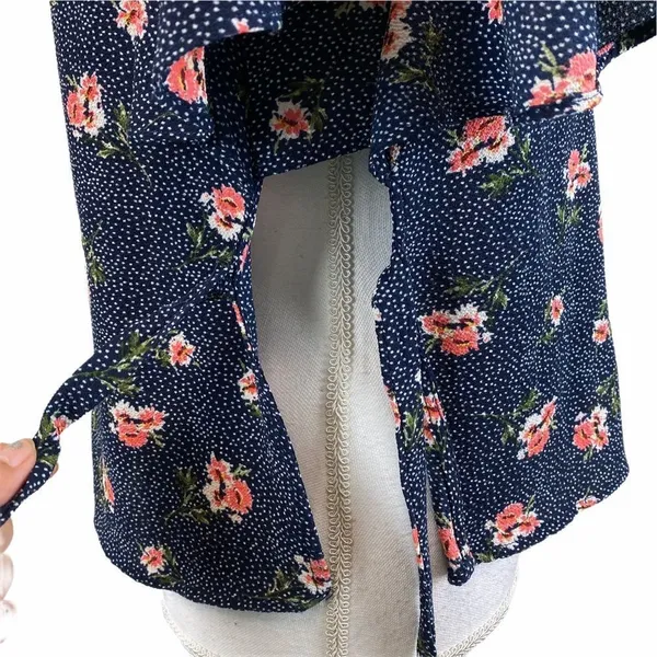 One Clothing XS Blue Dots Floral Top Tie Side - Image 7