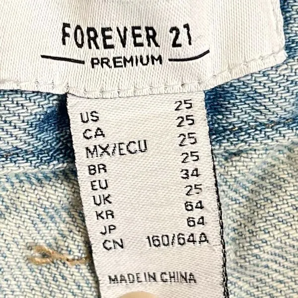 Forever 21 Baggy Distressed Denim Jeans 25 - Image 7