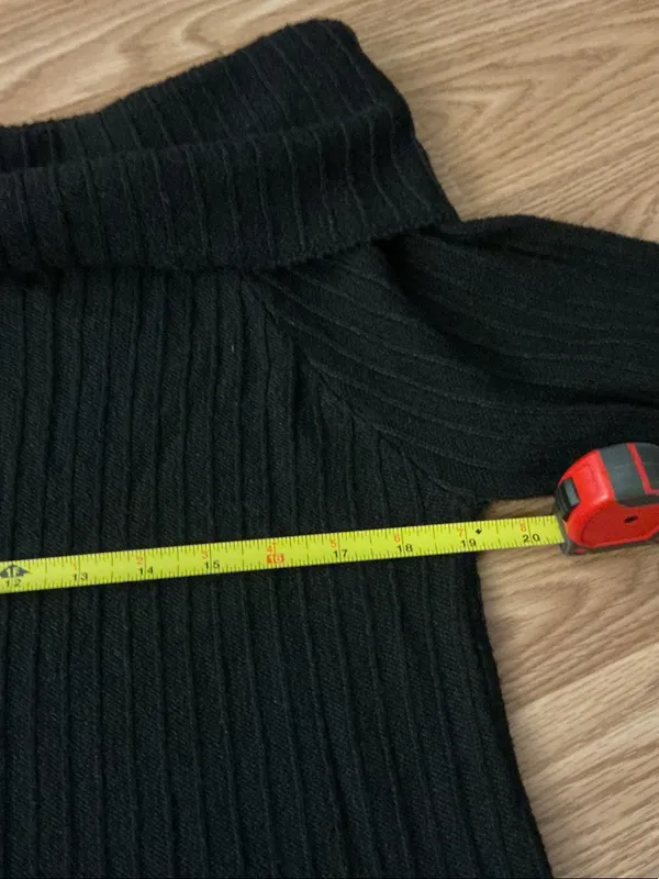 American Eagle Outfitters Ribbed Off-the-Shoulder Sweater Size Medium - Image 4