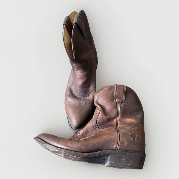 Frye - women's Billy short cowgirl western leather 77816 F973 Brown Color 7.5B - Image 2
