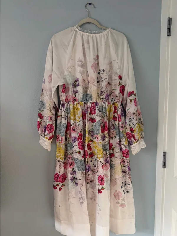 White Floral Midi Dress with Lace Trimmings & Flower Buttons - Image 10