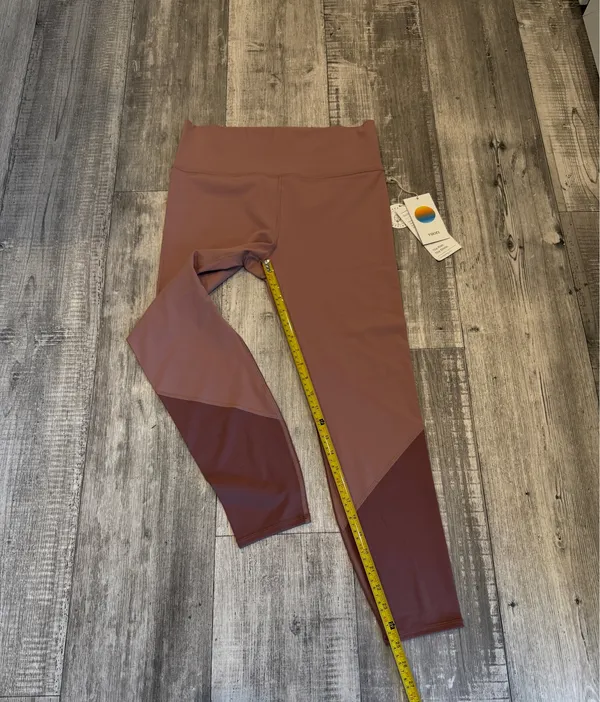 Vuori CB Studio Legging Size XL (C 52) - Image 4