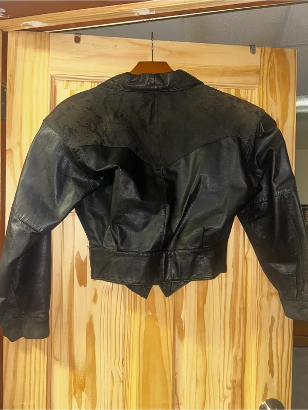 Women's 80’s VTG Black Leather Cropped Belted Jacket Size M - Image 2