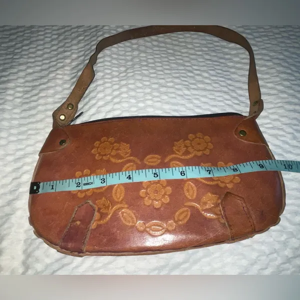 Vintage Floral Embossed Brown Leather Handbag - Image 9