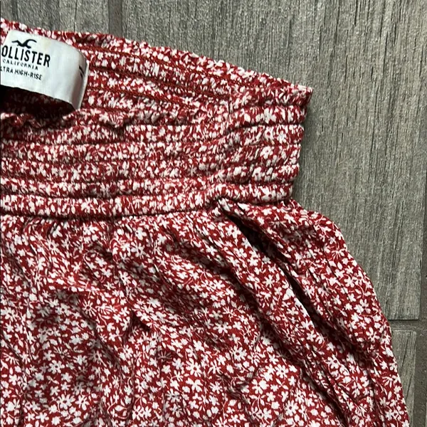 Hollister Red Floral Wide-Leg Pants - Image 3