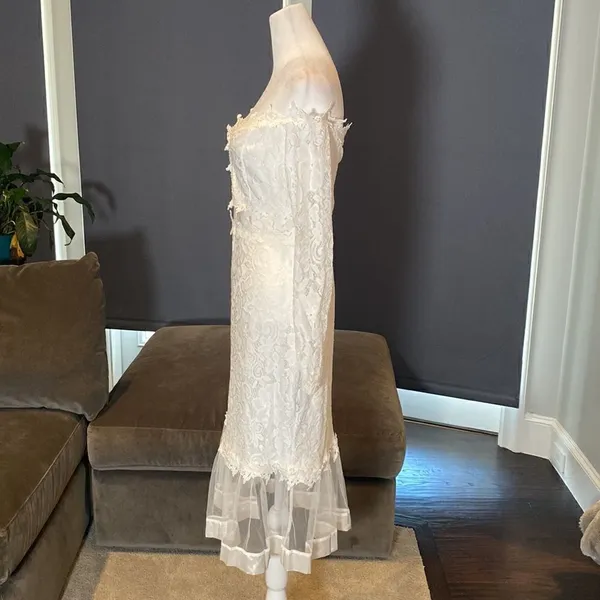 Women’s Long Sleeve Lace Dress with Sheer Areas Size L NWOT - Image 6