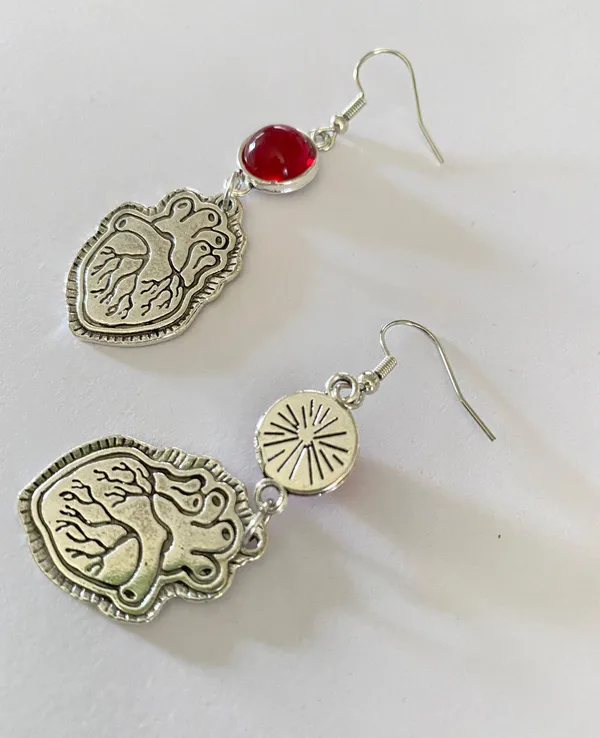 Handmade Kawaii fun horror gothic heart  dangle earrings✨ - Image 2