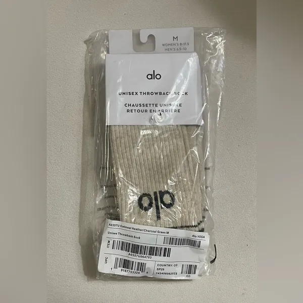 ALO Yoga NWT Unisex Throwback Socks Oatmeal Heather Charcoal green Size M - Image 2
