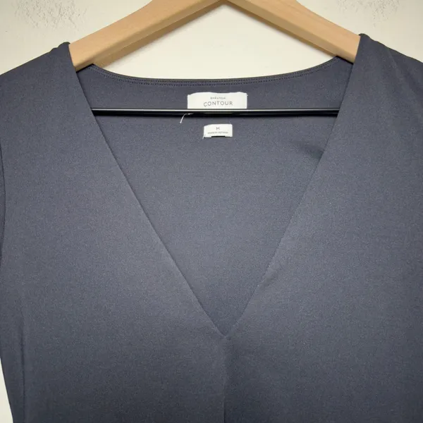 Aritzia Babaton Women Top Medium Black Contour V-Neck Long Sleeve Cropped - Image 5